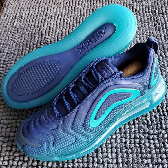 New womens Nike air Max 720 - Picture 4 of 5